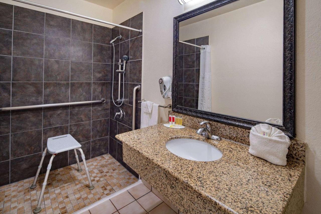 Super 8 By Wyndham San Diego Hotel Circle מראה חיצוני תמונה
