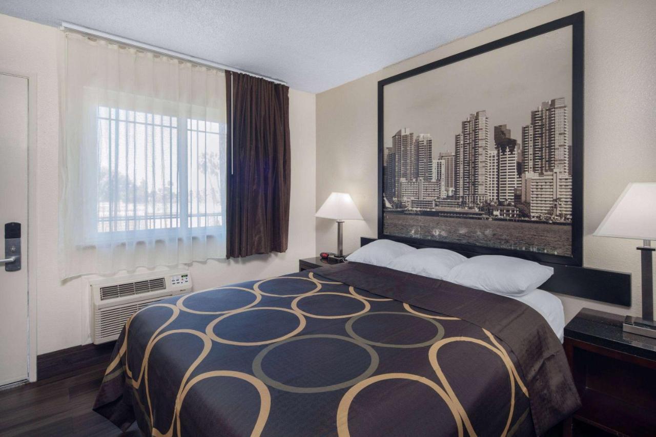 Super 8 By Wyndham San Diego Hotel Circle מראה חיצוני תמונה