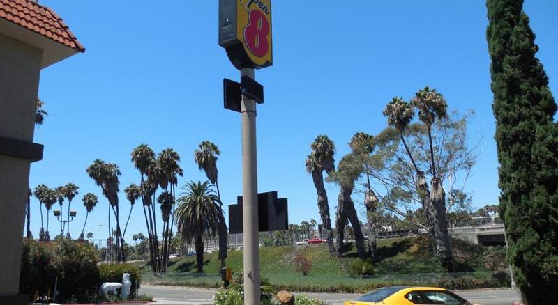 Super 8 By Wyndham San Diego Hotel Circle מראה חיצוני תמונה